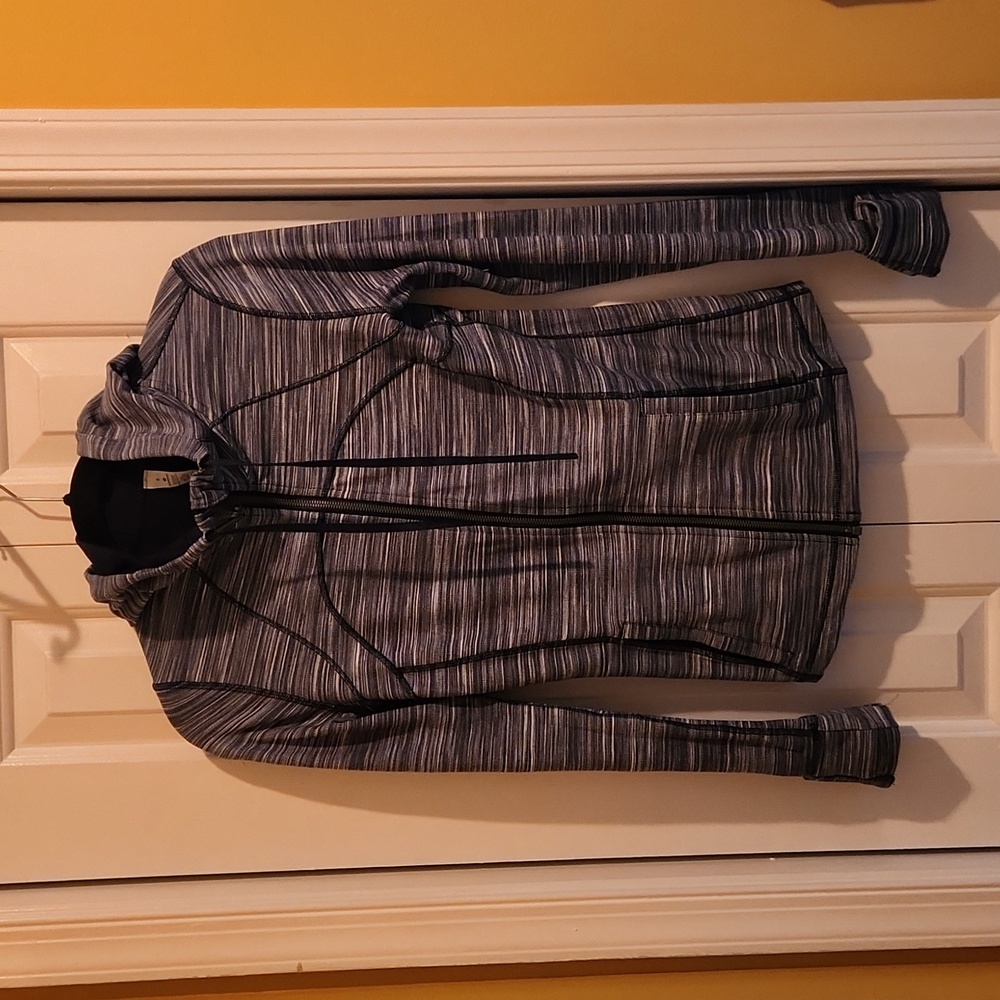 Euc Lululemon Define jacket size 8